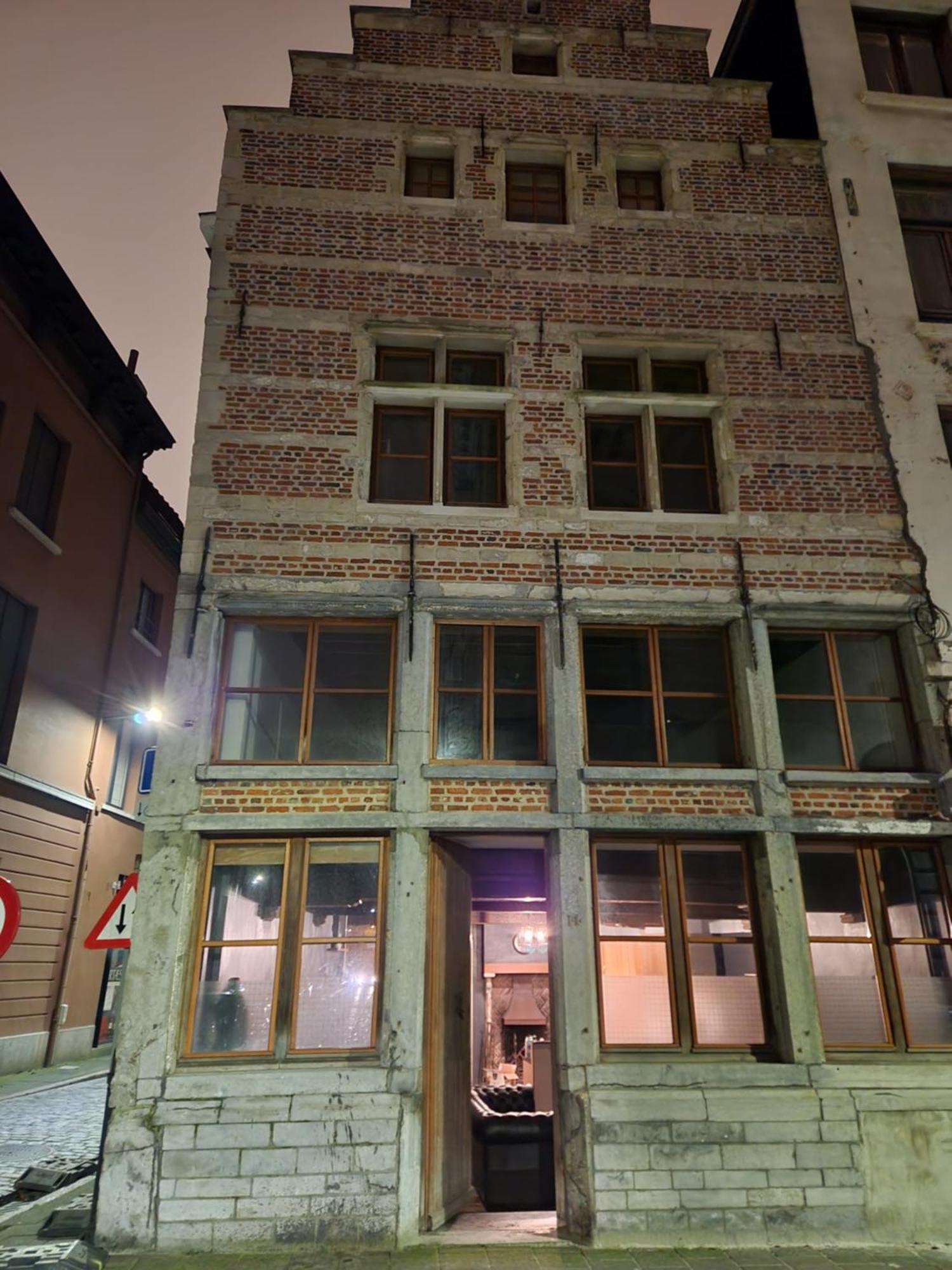 Viktoria Hostel Antwerpen Exteriör bild