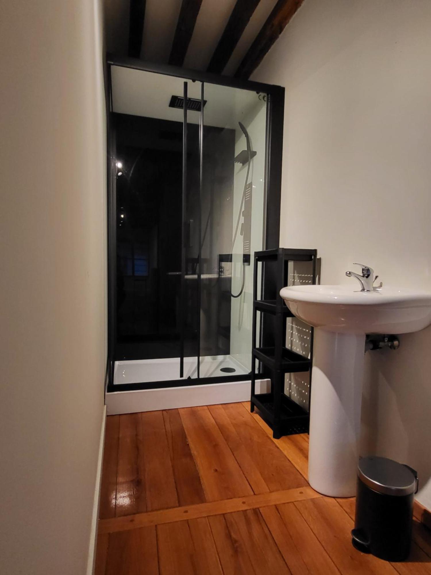 Viktoria Hostel Antwerpen Rum bild